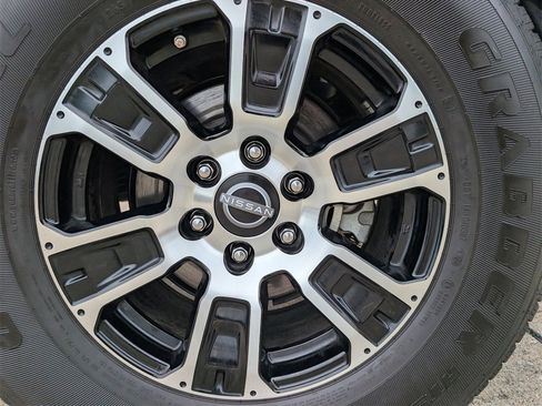 Certified 2024 Nissan Titan SV w/ SV Convenience Package image 7