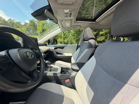 Used 2019 Toyota RAV4 XLE w/ Convenience Package FWD image 11