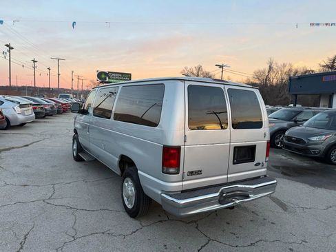 Used 2005 Ford E-350 and Econoline 350 XL image 3