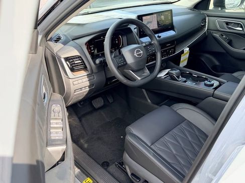New 2026 Nissan Rogue Platinum w/ Platinum Premium Package AWD/4WD image 9