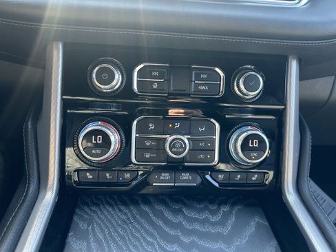 Used 2022 GMC Yukon Denali AWD/4WD image 30