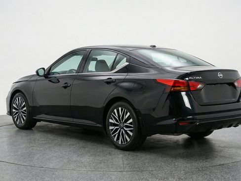 Used 2025 Nissan Altima 2.5 SV FWD image 6