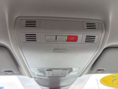 Used 2025 Volkswagen Taos SE image 19