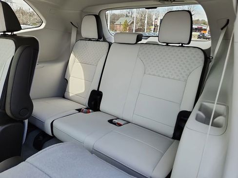 New 2026 GMC Acadia Denali w/ Super Cruise Package image 7