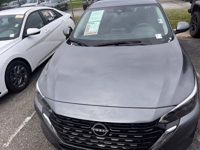 Used 2025 Nissan Sentra SV FWD image 2