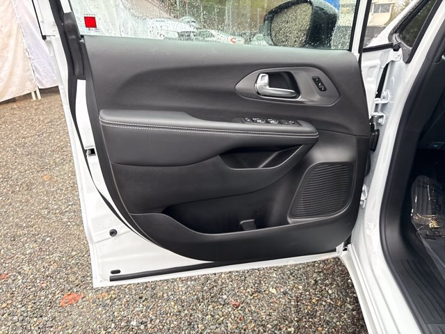 New 2026 Chrysler Pacifica Select w/ S Appearance Package FWD image 16
