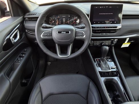 New 2026 Jeep Compass Latitude image 11