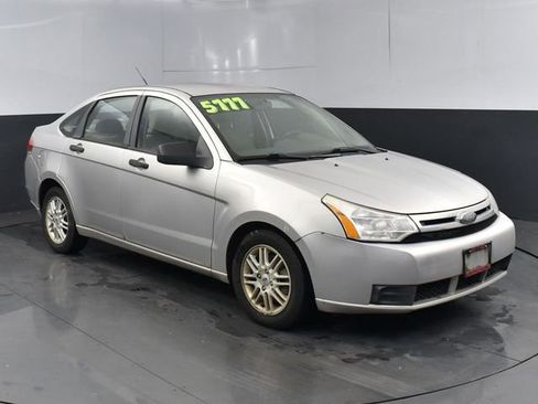 Used 2009 Ford Focus SE FWD image 1