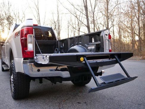 Used 2019 Ford F350 XLT w/ XLT Premium Package image 8