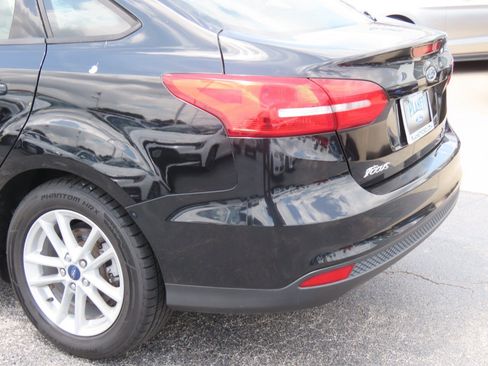 Used 2018 Ford Focus SE FWD image 15