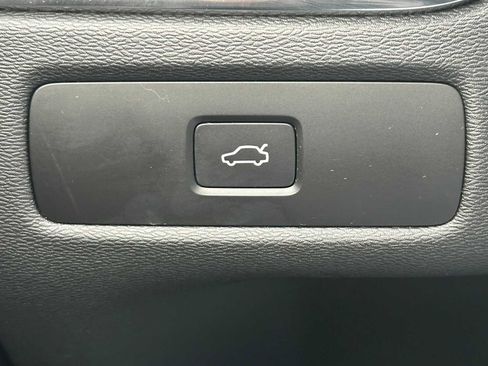 Certified 2025 Volvo XC60 B5 Plus AWD/4WD image 33