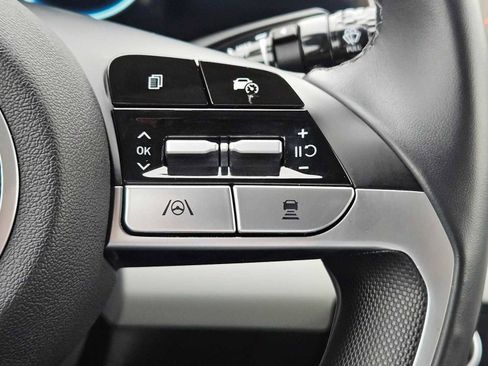 Used 2024 Hyundai Elantra Limited image 21