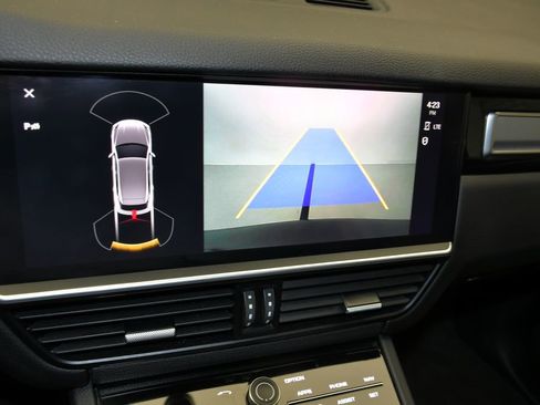 Certified 2023 Porsche Cayenne Platinum Edition AWD/4WD image 38