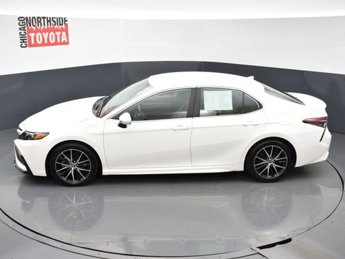 Used 2024 Toyota Camry SE w/ Cold Weather Package image 19