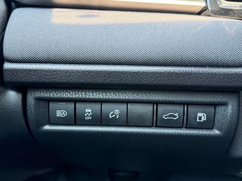 Used 2025 Toyota Camry LE image 19