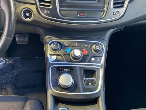Used 2015 Chrysler 200 Limited w/ Convenience Group FWD image 3