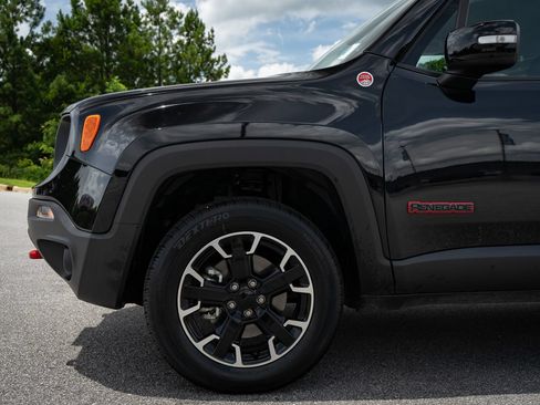 Used 2023 Jeep Renegade Trailhawk AWD/4WD image 4