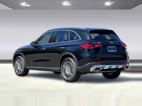 Used 2026 Mercedes-Benz GLC 300 4MATIC image 3