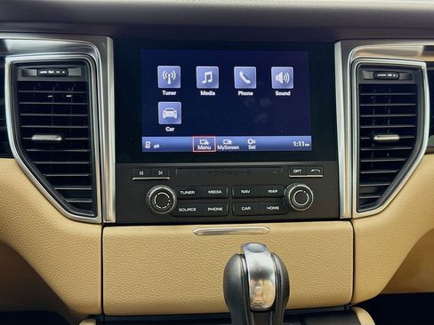 Certified 2018 Porsche Macan S AWD/4WD image 18