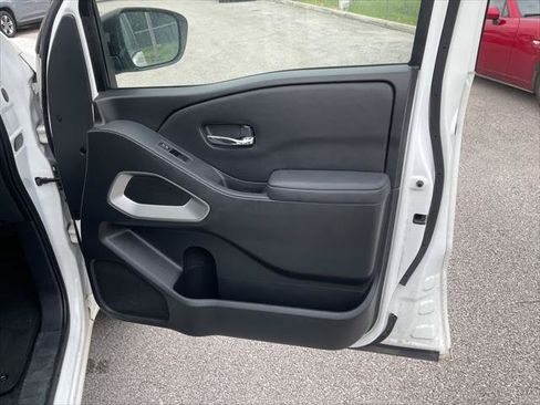 Used 2022 Nissan Frontier SV RWD image 18