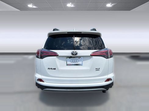 Used 2018 Toyota RAV4 XLE AWD/4WD image 10