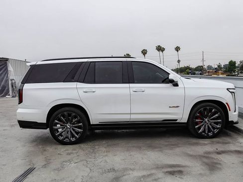 Used 2025 Cadillac Escalade V AWD/4WD image 13