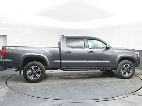 Used 2016 Toyota Tacoma TRD Sport AWD/4WD image 15