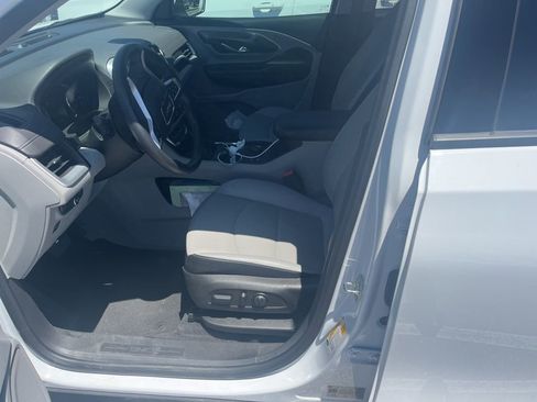 Used 2024 GMC Terrain SLT image 12