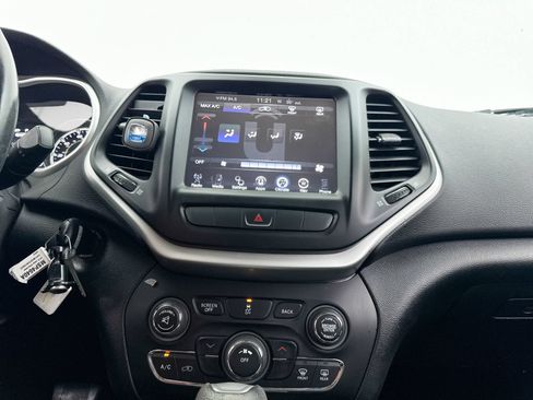 Used 2014 Jeep Cherokee Latitude AWD/4WD image 17
