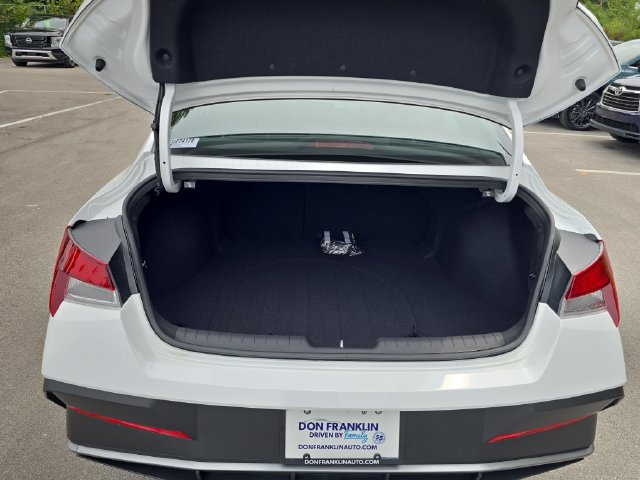 New 2026 Hyundai Elantra SEL Sport FWD image 9