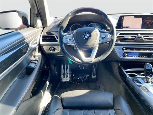 Used 2019 BMW 750i w/ Executive Package image 32