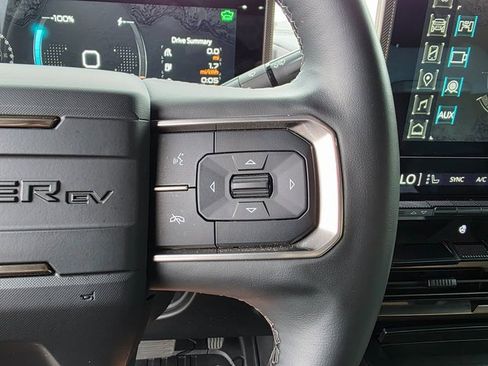 Used 2025 GMC Hummer EV 2X image 32