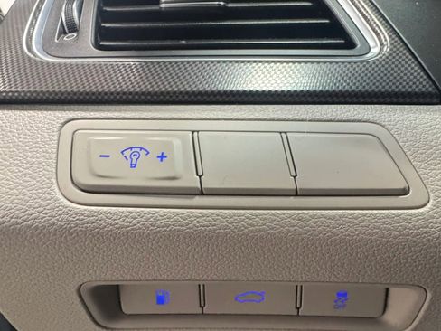Used 2016 Hyundai Sonata Sport w/ Option Group 1V FWD image 13