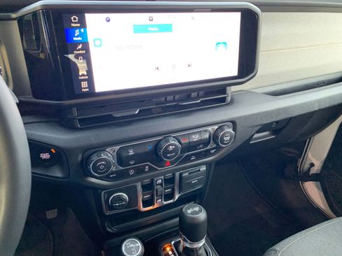 Used 2025 Jeep Wrangler Sport S image 18