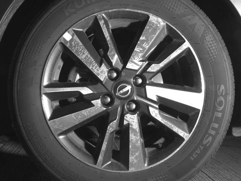 Used 2025 Nissan Versa SV FWD image 15