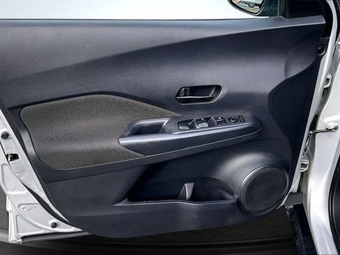 Used 2019 Nissan Kicks S image 19