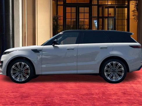 Used 2024 Land Rover Range Rover Sport Dynamic SE AWD/4WD image 2