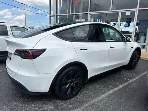 Used 2025 Tesla Model Y Long Range RWD image 15