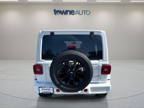 Used 2021 Jeep Wrangler Unlimited Sahara AWD/4WD image 5