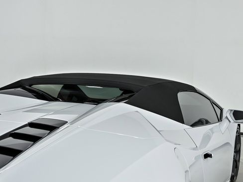 Used 2023 Lamborghini Huracan EVO RWD image 36