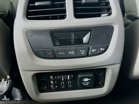 Used 2018 Honda Pilot Touring image 27