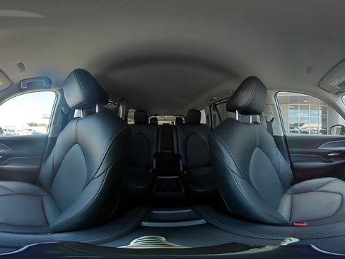 Used 2025 Toyota Grand Highlander FWD image 43