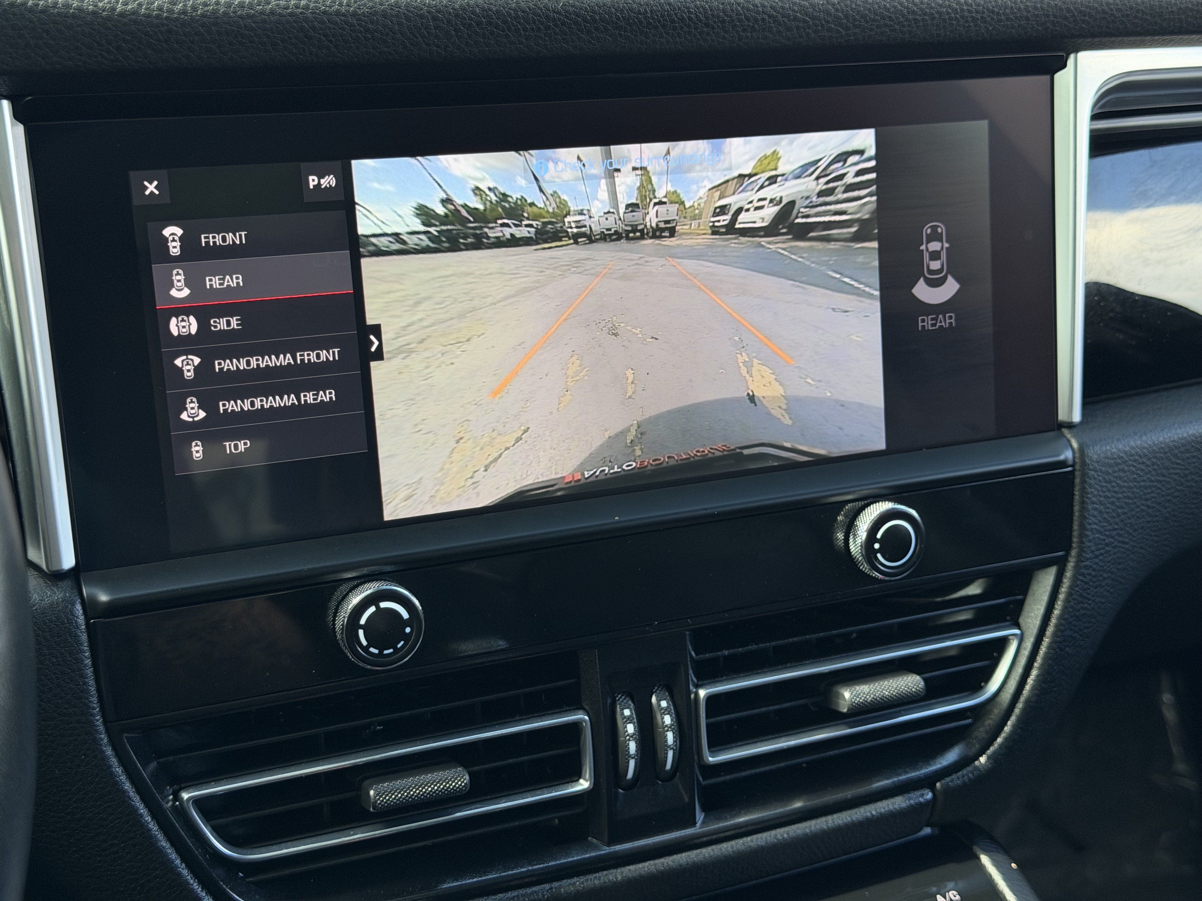 Used 2024 Porsche Macan AWD/4WD image 15