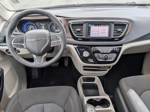 Used 2024 Chrysler Voyager LX FWD image 10