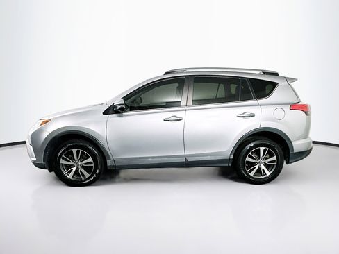 Used 2017 Toyota RAV4 XLE AWD/4WD image 4