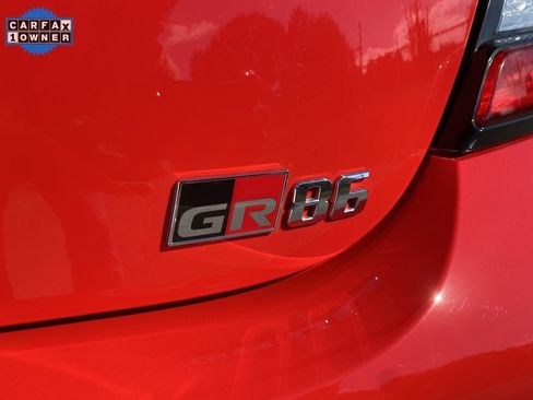 Used 2024 Toyota GR86 Premium image 15