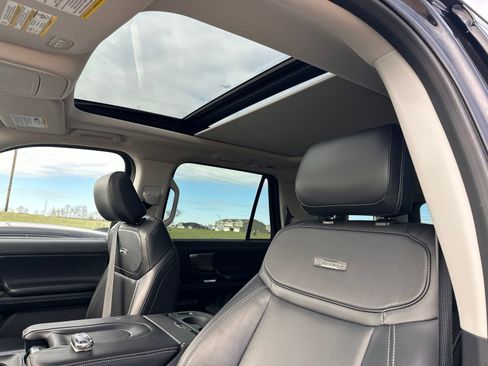 Used 2025 Ford Expedition Platinum AWD/4WD image 5