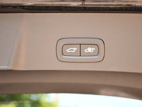 Certified 2026 Volvo XC40 B5 Plus AWD/4WD image 28