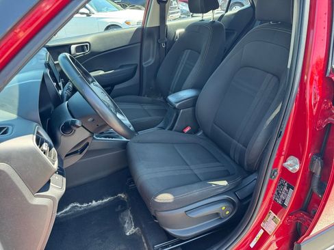 Used 2021 Hyundai Venue SEL image 17