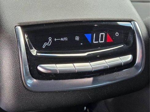 Certified 2025 Cadillac XT6 Luxury FWD image 18